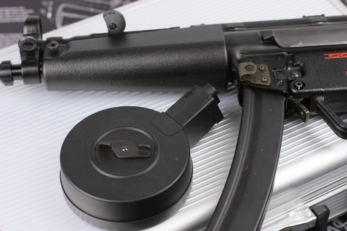 エスコートMP5A5 GBBに電動ガン用MP5ドラムマガジンを使ってみる : GUN