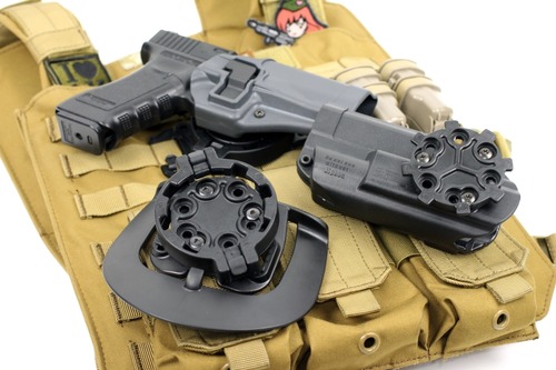 ホルスターを手軽にチェンジ！BLACKHAWK! SERPA クイック