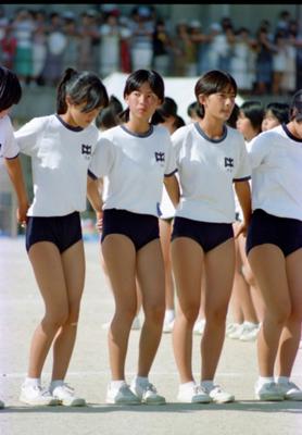 昭和12歳ヌード乾布摩擦ヌード51枚 中学女子裸小学生少女11歳peeping japan net imagesize 600x450