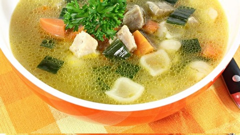 Hühnersuppe mit Nudeln