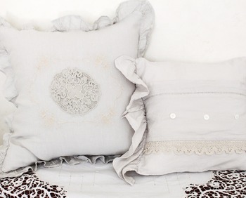 Amandine de Brevelay : アンティークとフレンチ雑貨に囲まれて・・・