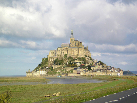 800px-Mont_Saint-Michel_France