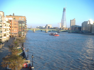 101_the Thames River_under_the_Millennium_Bridge