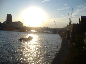 100_the Thames River_under_the_Millennium_Bridge