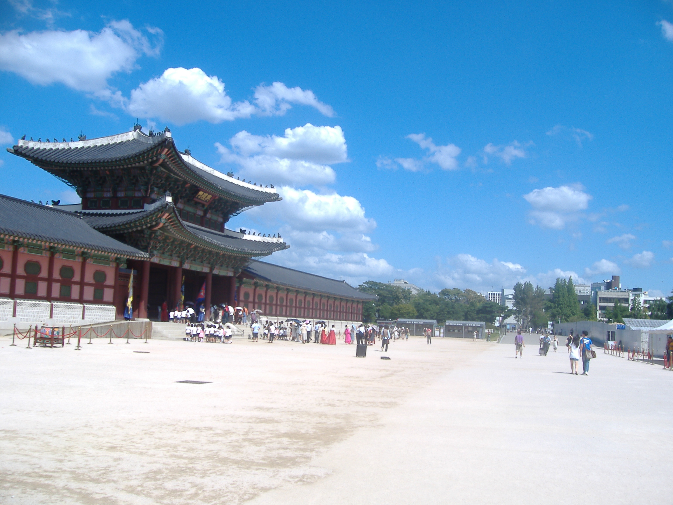 福京宮正門前
