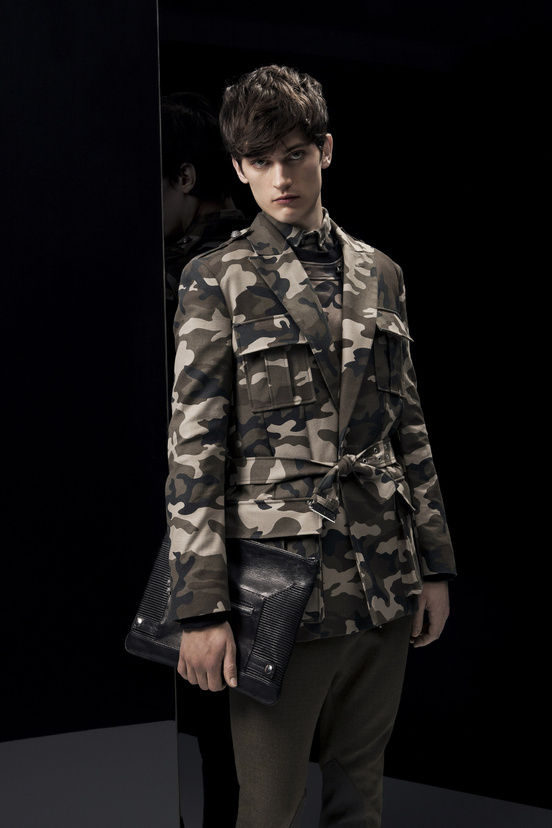 balmain_007_2000_333191392_north_552x