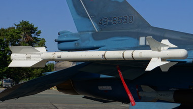 JASDF_AAM-3_in_Hamamatsu_Air_Base_20140928