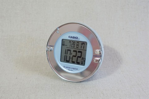 壊れた目覚まし時計 full版】電池を変えても動かない目覚まし時計を修理した。 - YouTube