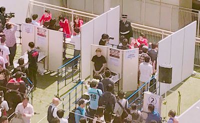 NGT48握手会”剥がし”壁にボンボンぶつけていた西潟茉莉奈http://shiba.2ch.net/test/read.cgi/akb/1494289104/