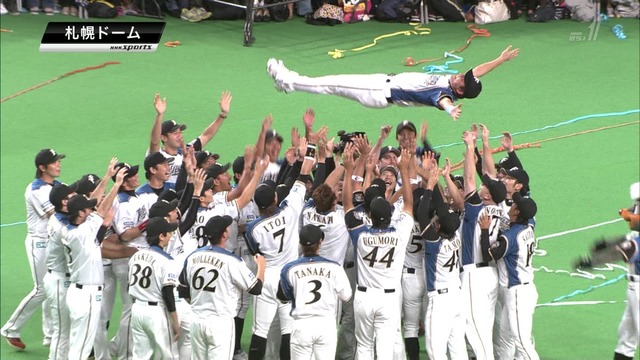 斎藤佑樹の胴上げ ビールかけｗｗｗｗｗｗ なんj まとめては いかんのか