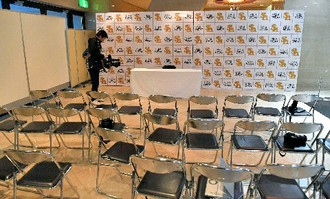 ソフトバンク・嘉弥真、異例の会見拒否　倍増4000万円を保留