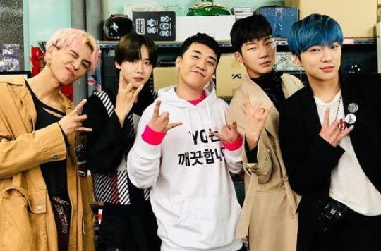 【BIGBANG NEWS】BIGBANGのV.I、後輩WINNERと集合ショット…カムバックを応援「おめでとう」