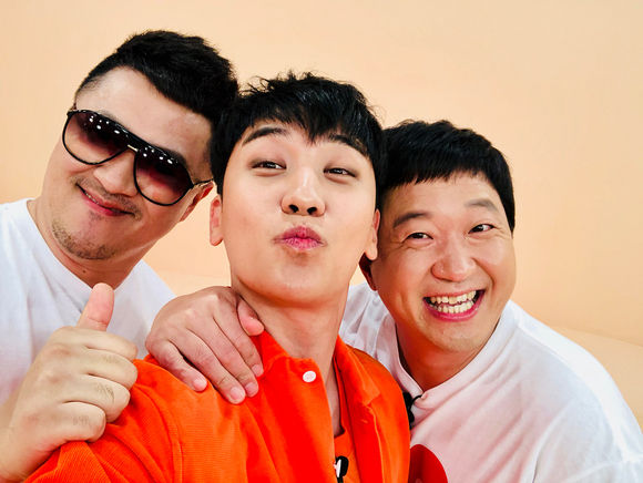 【BIGBANG NEWS】BIGBANGのV.I、チョン・ヒョンドン&Defconnとの記念ショット公開「大ヒット収録中」