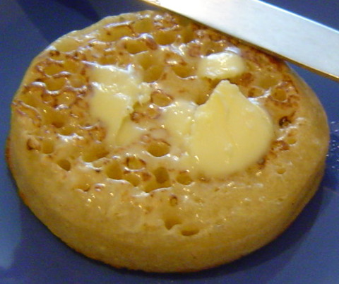 600px-Buttered_crumpet2