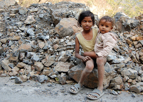 Kids_in_Rishikesh,_India