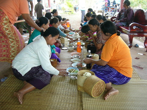 1280px-Thai_Buffet