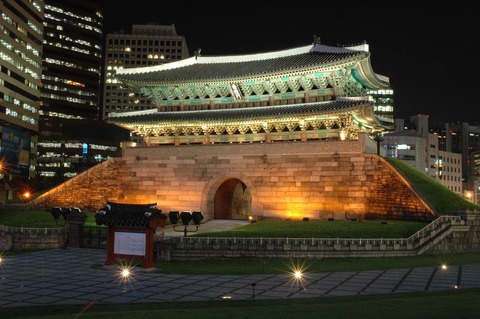 1920px-Namdaemun_Buildings