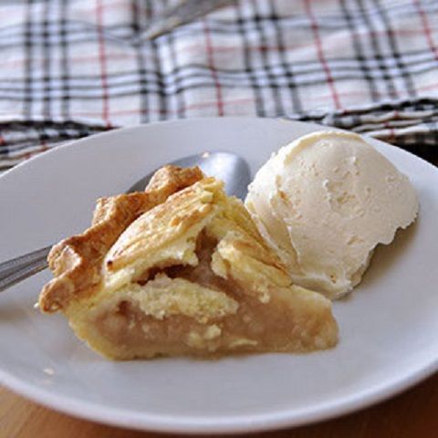bramley-apple-pie-cut-crop-u108