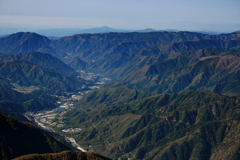 1200px-Kiso_Valley_from_Doppyo