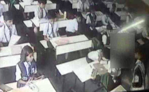 lucknow-student-slapped-ani_650x400_81504177151
