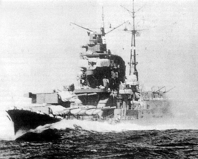 Japanese_heavy_cruiser_Chikuma
