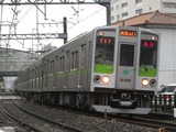 東京都交通局10-000形電車(東府中-府中間にて、'13.11.04撮影)