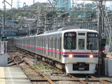 京王電鉄9000系電車(若葉台駅にて、'18.10.06撮影)