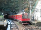 箱根登山鉄道1000形電車(塔ノ沢駅にて、'16.11.25撮影)*対向車内より撮影