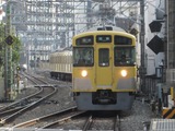 西武鉄道2000系電車(中井駅にて、'17.03.12撮影)