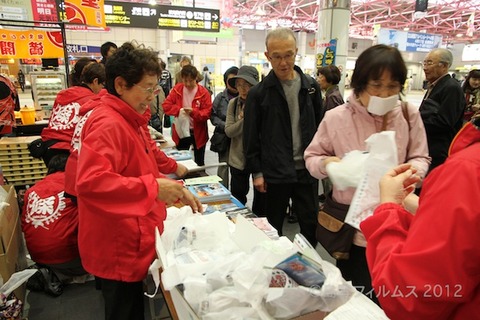 小女子無料配布金山駅_2012-04-11 10-51-51