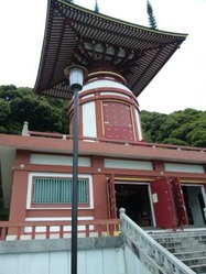 薬王寺癒祇塔