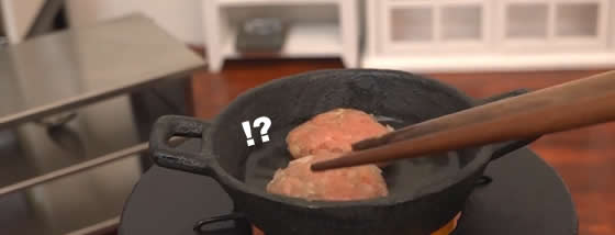 ミニチュア調理器具でシェフが素晴らしい本格料理を作るけど