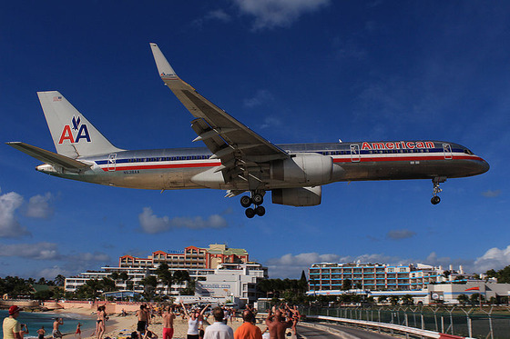 マホビーチの空港10