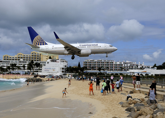 マホビーチの空港12
