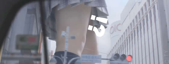 進撃の女子高生巨人!渋谷に現る!