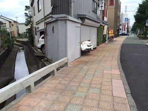 狭小住宅なりに頑張っている駐車場