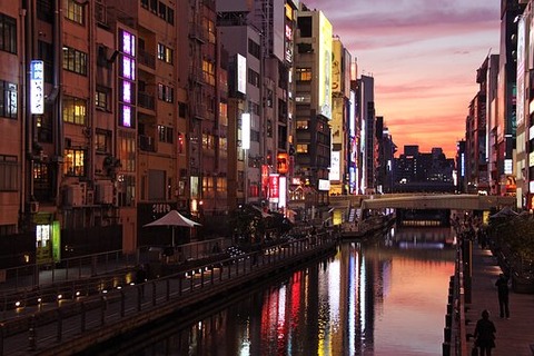 ワイ、この三連休を利用して大阪に来て親友と飲みにいこうと連絡するも全く連絡がとれない…