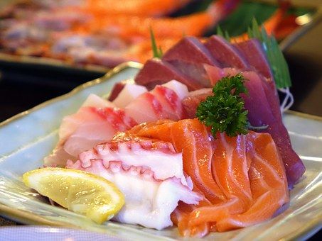 僕「刺身のツマってうまいよな」 知り合い「え?食べてるの?」 僕「え?」