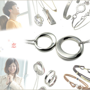 ペアネックレスやペアブレスレット等