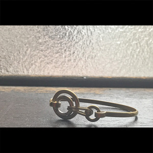 バングル型ブレスレット