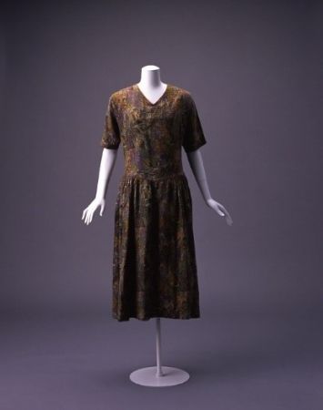 ポール・ポワレ《デイ・ドレス》1925年 テキスタイルはラウル・デュフィによる「ドゥーヴィル・またはレガッタ」
