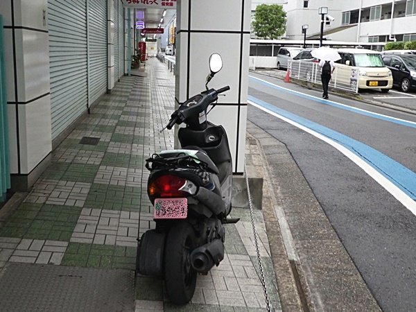400こんなところにバイクが