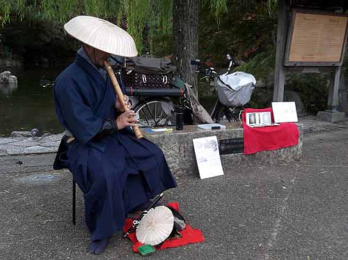 03侍の足元に注目