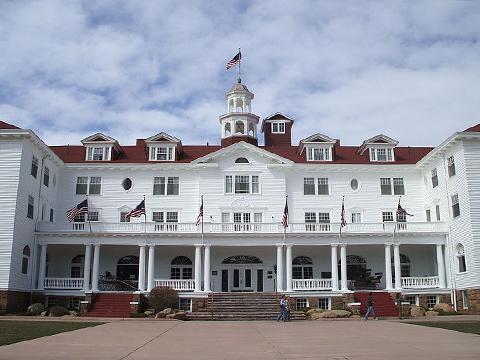 800px-Stanley_Hotel_in_Estes_Park,_Colorado