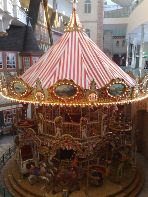 ルスツリゾートホテル」（北海道虻田郡留寿都村） : メリーゴーランド