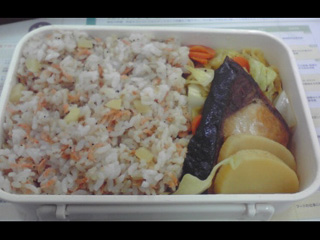 混ぜご飯にぶりの照り焼き