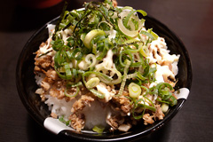 セットの肉飯