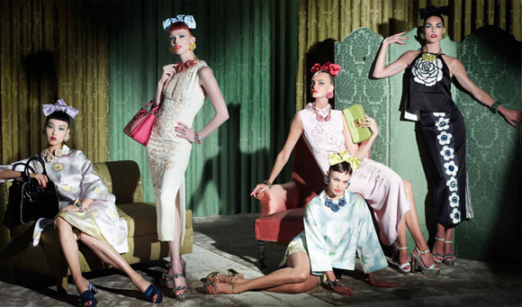 Trentini、Jessica Stam、Karen Elson、Sung Hee、Daphne Groeneveld、Candice Swanepoel共演ミュウミュウ早春シリーズ50年代復古ファッションの魅力。