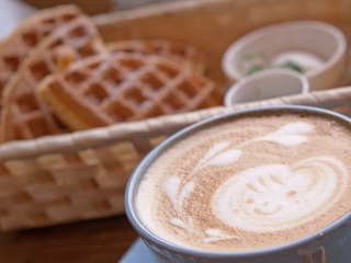 ラテ&ワッフル。