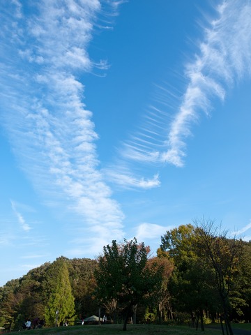 変な雲がW。
